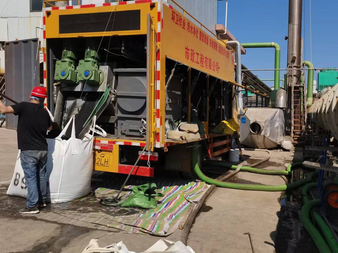 新县淤泥压干处理