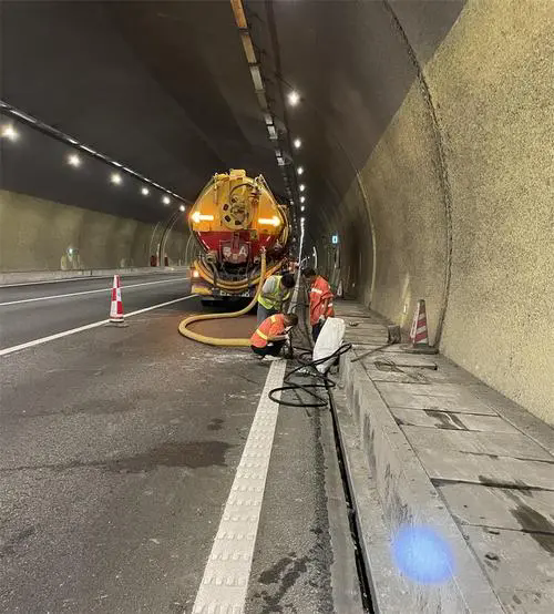 新县隧道排水渠清淤